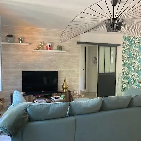 Elegant Et Lumineux Familial Dans Un Ecrin De Verdure Proche Versailles Et Paris, Avec Parking *