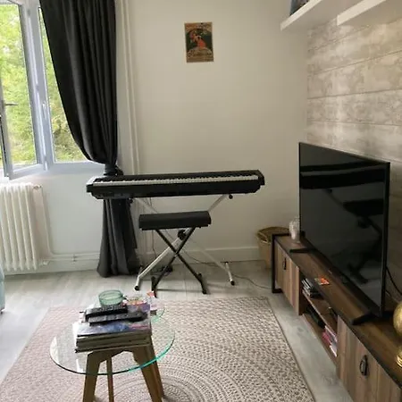 Elegant Et Lumineux Familial Dans Un Ecrin De Verdure Proche Versailles Et Paris, Avec Parking