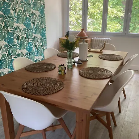 Elegant Et Lumineux Familial Dans Un Ecrin De Verdure Proche Versailles Et Paris, Avec Parking La Celle-Saint-Cloud