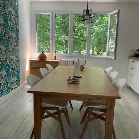Elegant Et Lumineux Familial Dans Un Ecrin De Verdure Proche Versailles Et Paris, Avec Parking La Celle-Saint-Cloud