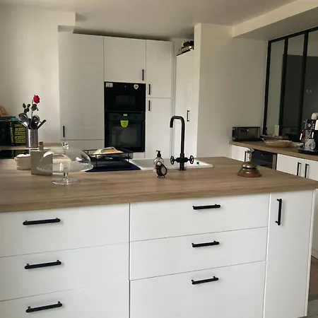 Elegant Et Lumineux Familial Dans Un Ecrin De Verdure Proche Versailles Et Paris, Avec Parking *